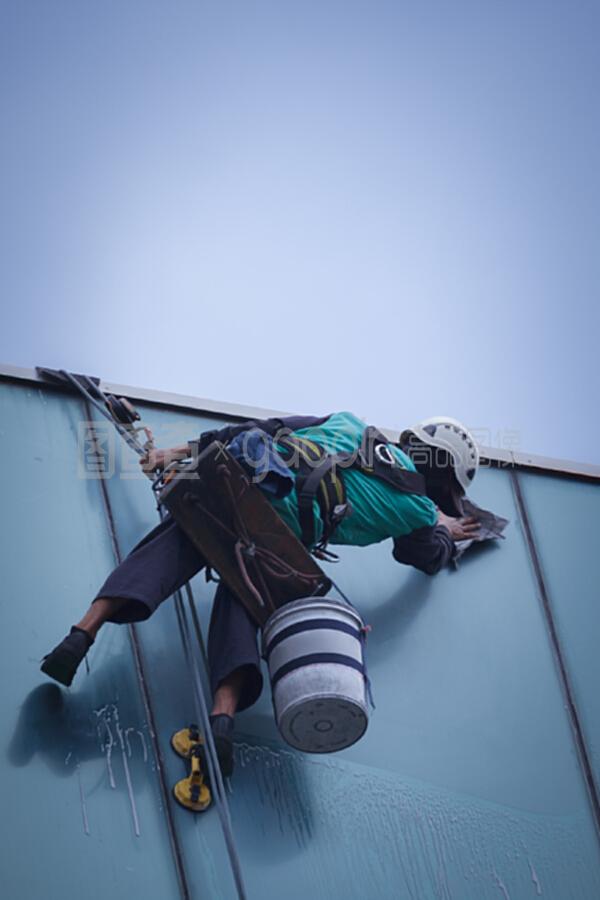 高樓大廈清潔窗戶服務的工人小組 卓越的建筑物清潔服務